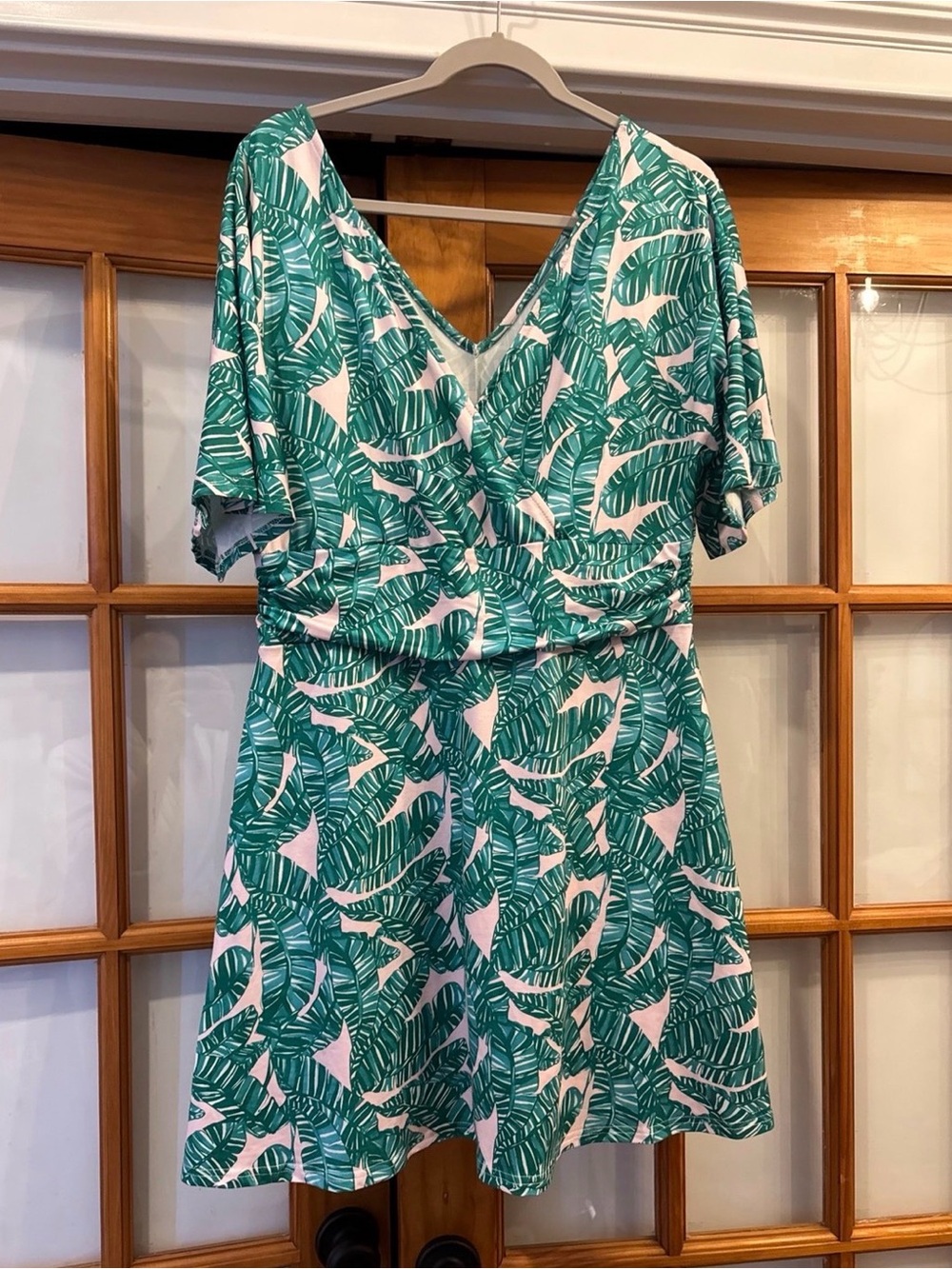 Green Tropical Leaf Print V-Neck Dress